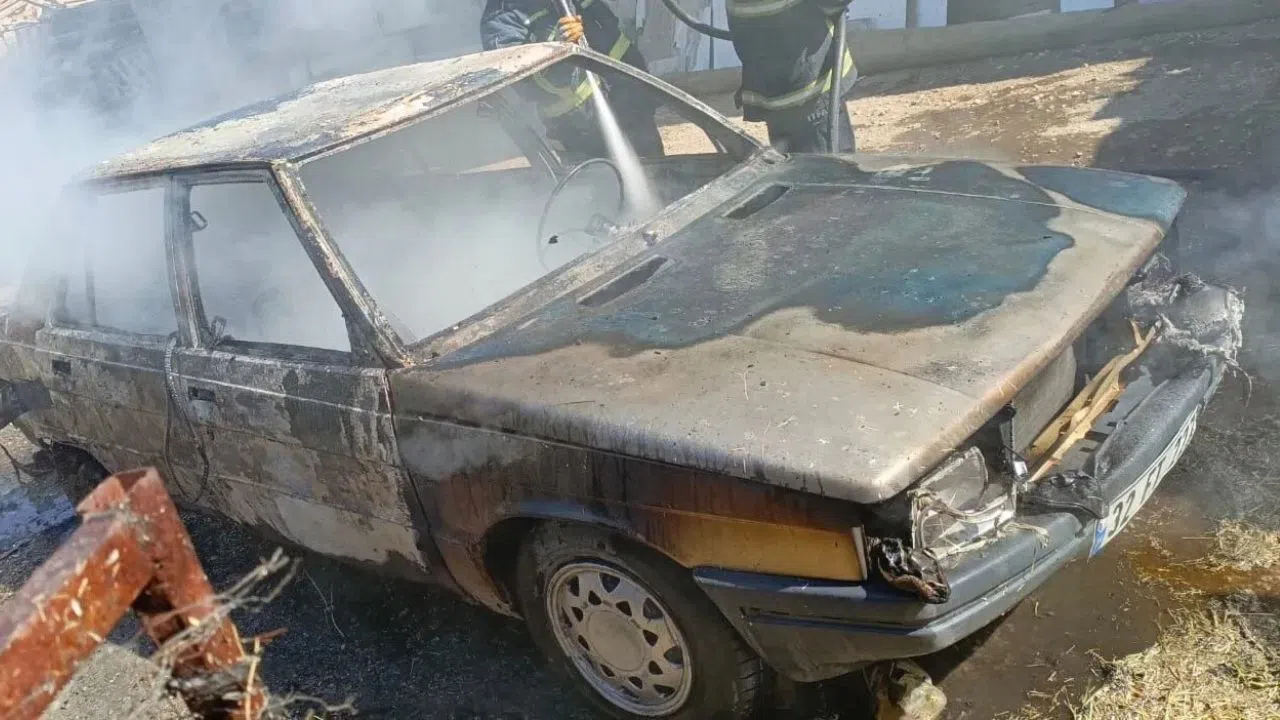 Seyir Halindeki Otomobil Alev Aldı, Kullanılamaz Hale Geldi