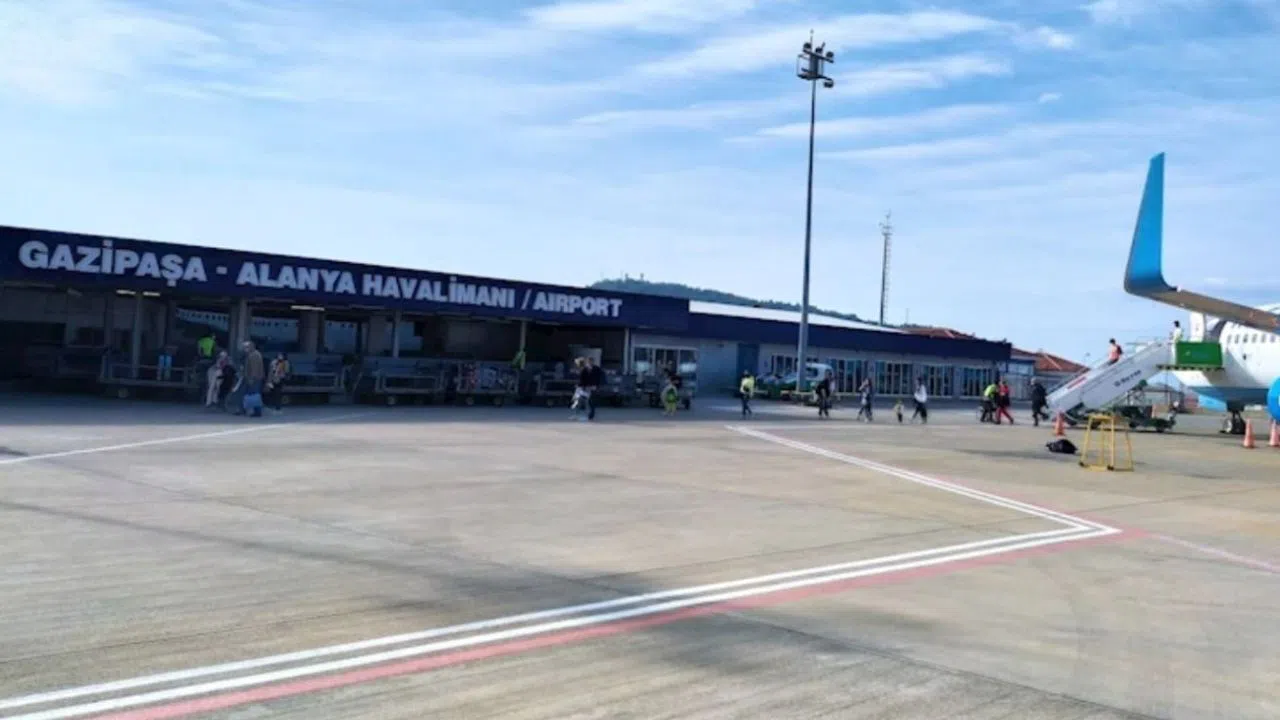 Şiddetli Rüzgar Nedeniyle Havalimanında Seferler İptal Edildi