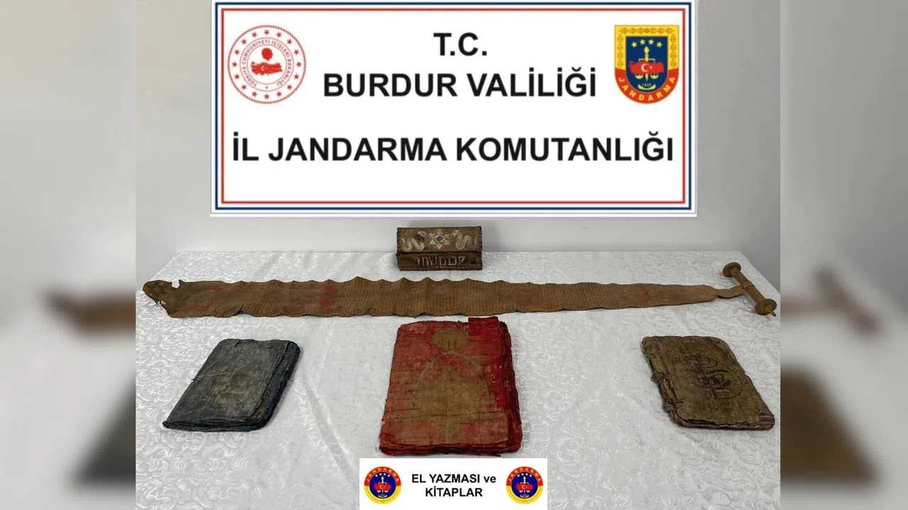 Tarihi eser kaçakçılığı operasyonunda 3 kitap ve eser ele geçirildi