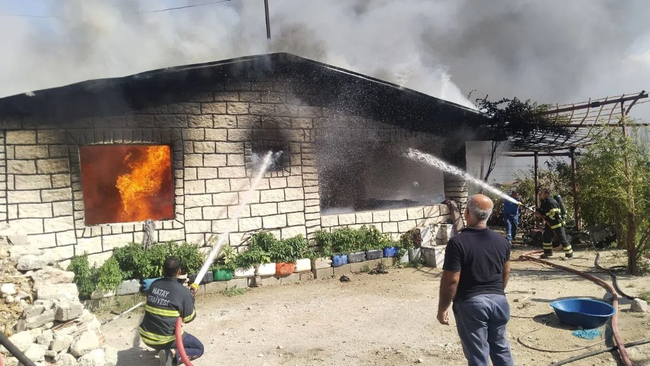 Tek Katlı Evde Çıkan Yangın Korkuttu