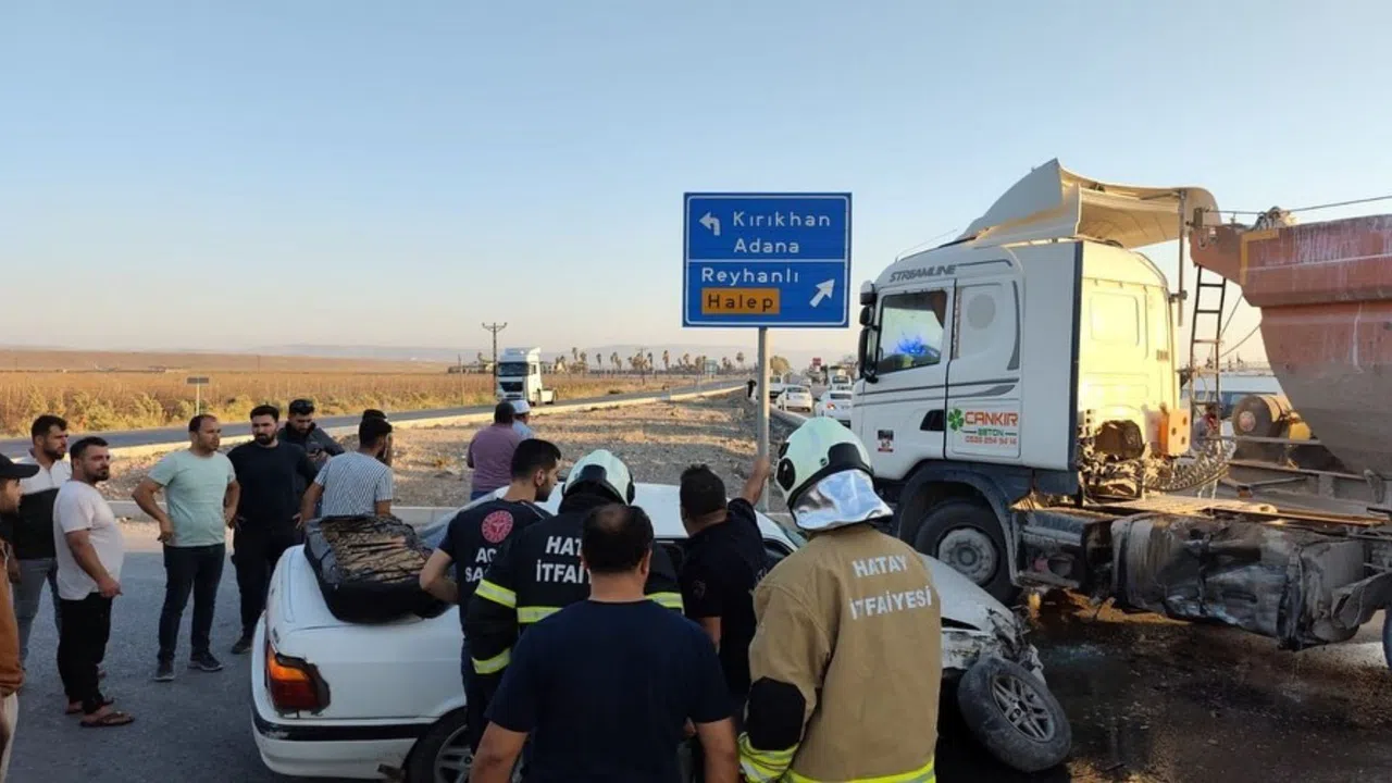 Tırla çarpışan otomobilde 2 kişi yaralandı