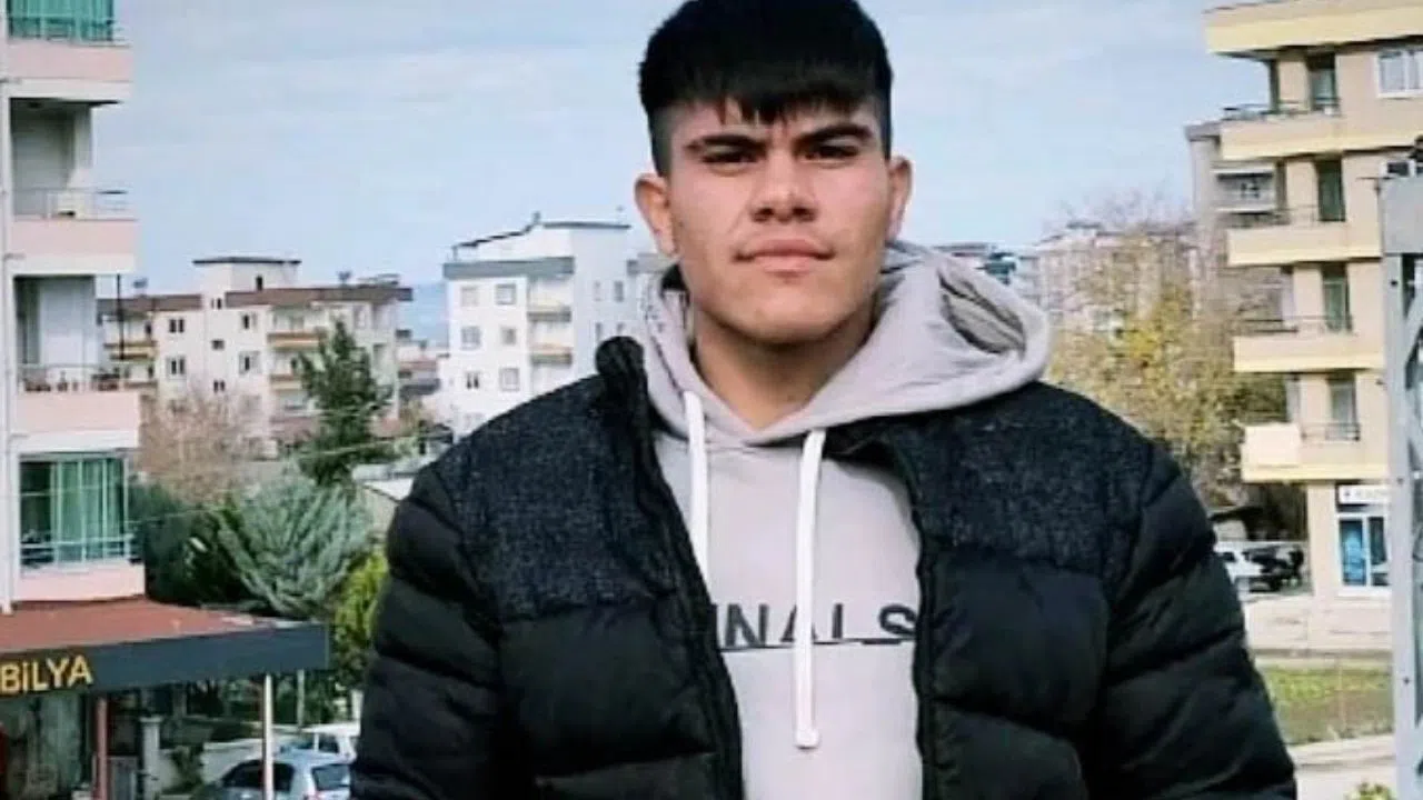 Traktör Devrildi, 22 Yaşındaki Genç Hayatını Kaybetti