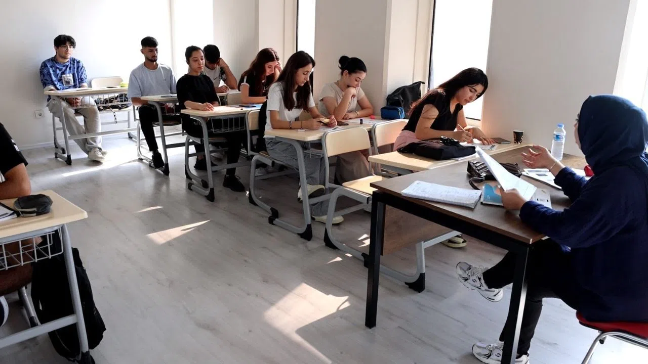 Ücretsiz Üniversite Hazırlık Kursları Öğrencilerle Buluştu