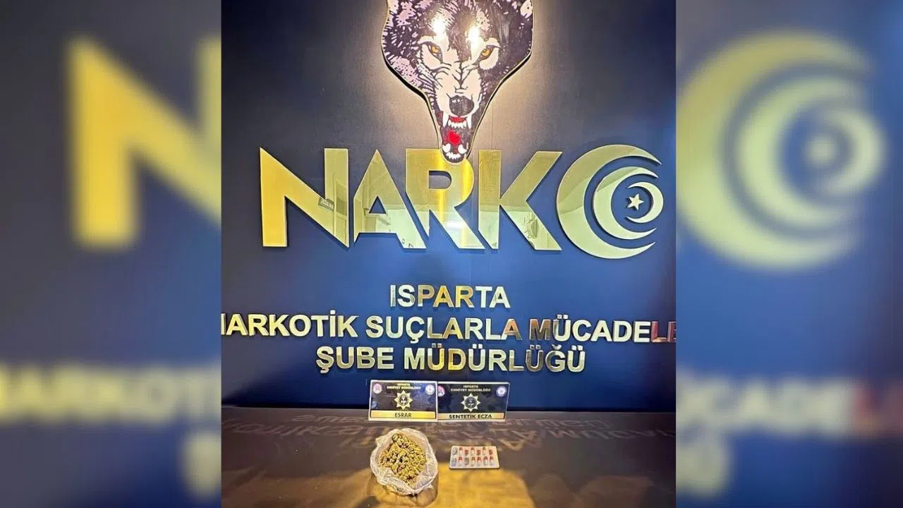 Üzerinden skunk ve sentetik ecza çıkan 2 kişi yakalandı