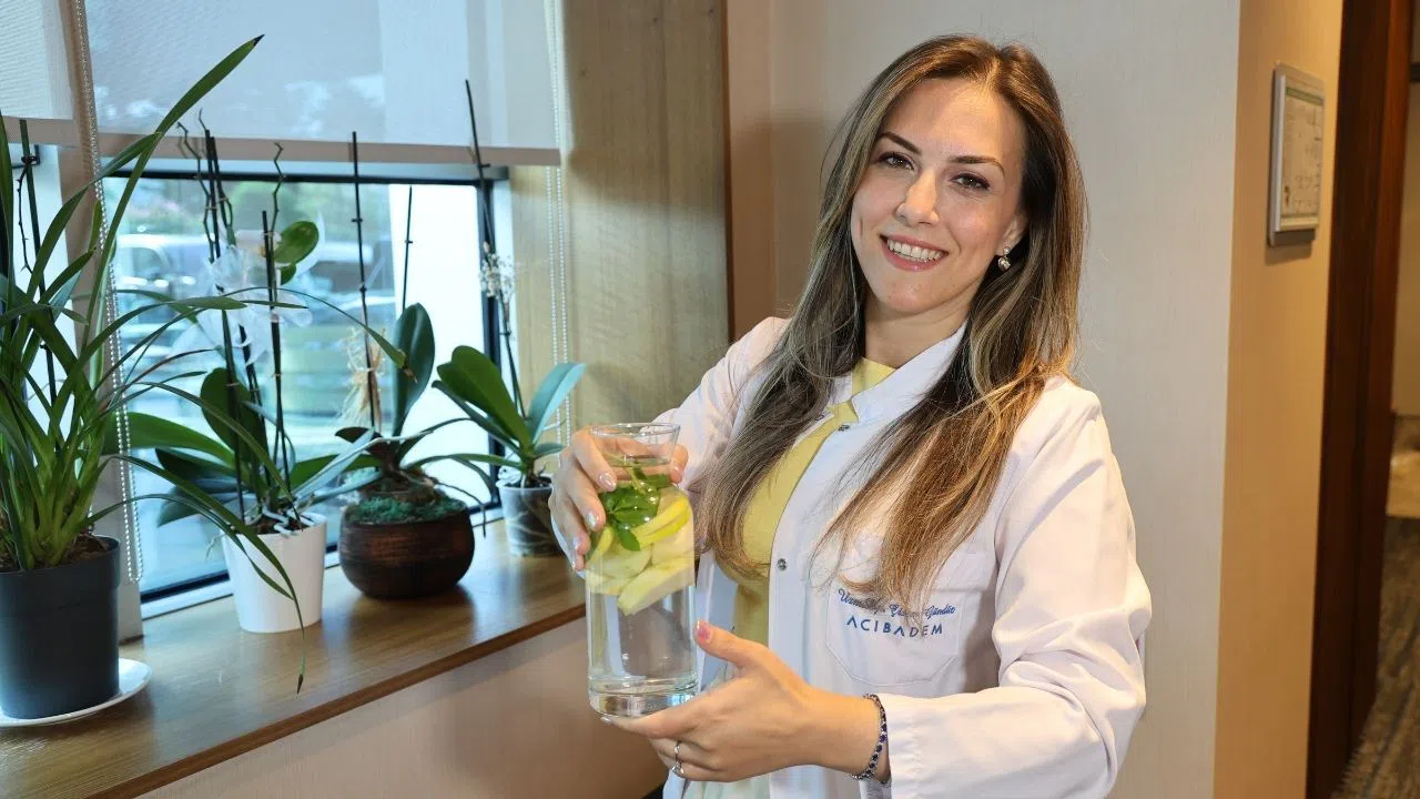 Uzmanlardan Uyarı: Günlük Su Miktarı 2,5 Litreyi Bulmalı