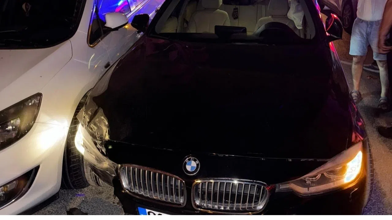 Araçlara Çarpıp Kaçtı