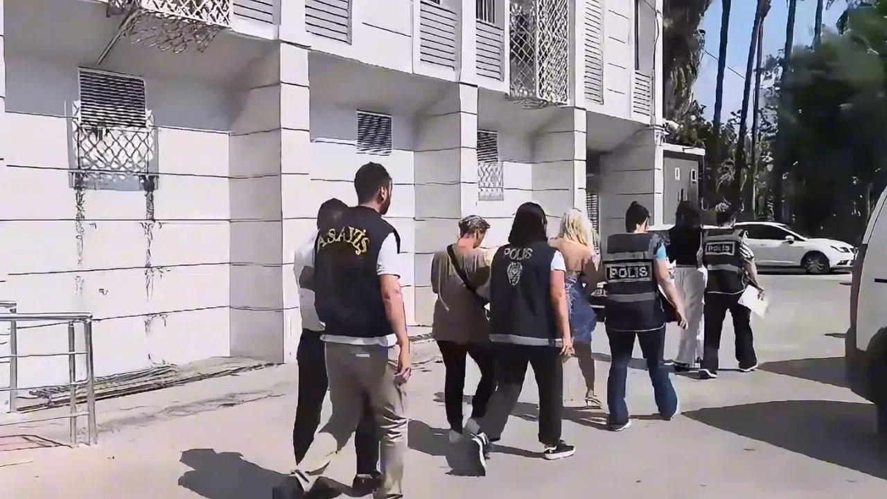 Sahte altın zincirlerle kuyumcuları dolandırmaya çalışan 4 şüpheli yakalandı