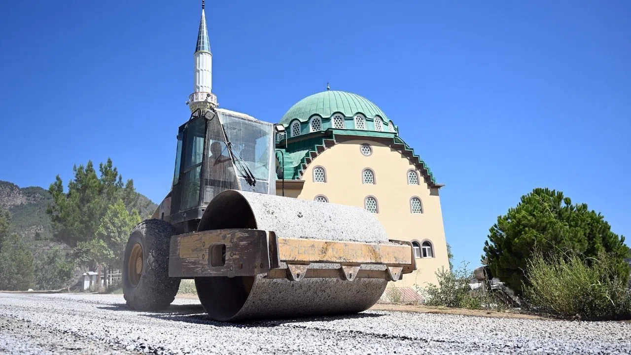 Yenilenen Yollar Üretici ve Öğrencilere Rahatlık Sağladı