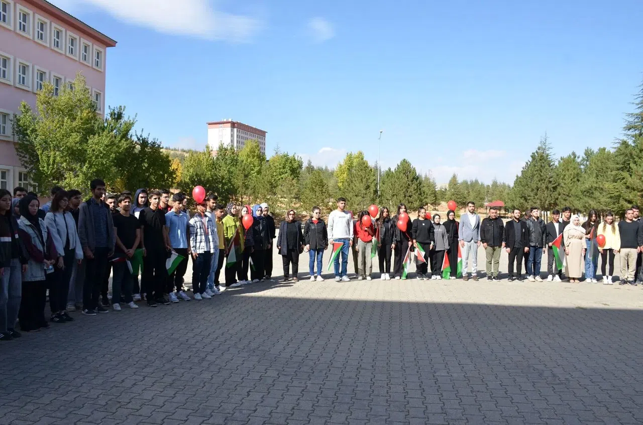Afşin’de Anlamlı Etkinlik: Öğrencilerden Filistin ve Doğu Türkistan’a Destek