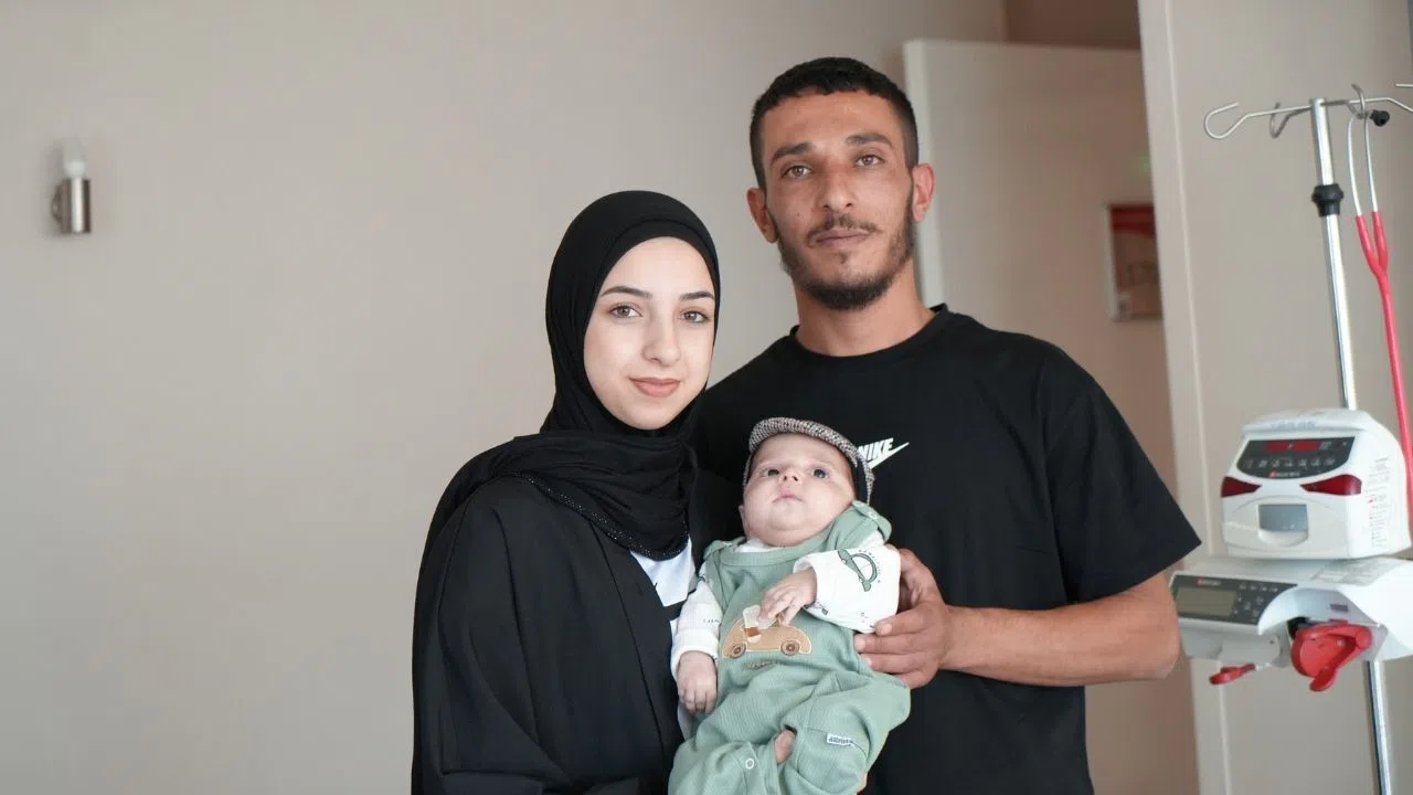 Annesinden Karaciğer Alan Filistinli Bebek Hayata Tutundu