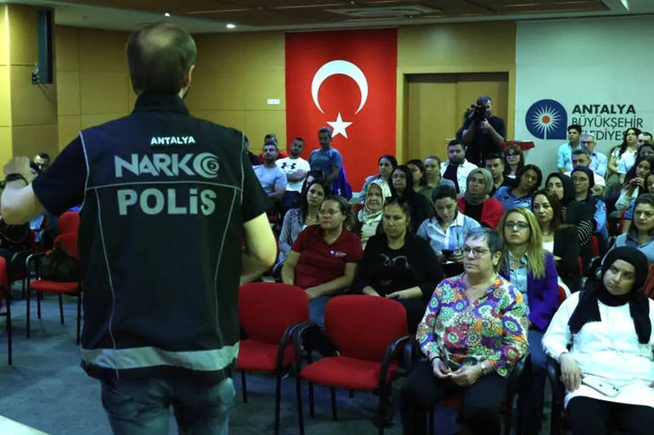 Antalya Büyükşehir'den personeline madde bağımlılığı eğitim
