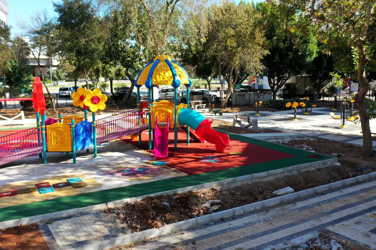 Antalya Muratpaşa'nın parkları yenileniyor