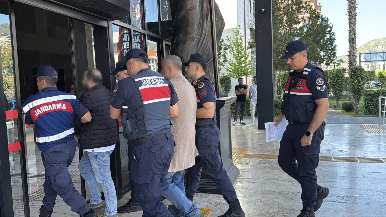 Antalya’da Sahte Pasaportla 24 Milyonluk Arsa Vurgunu