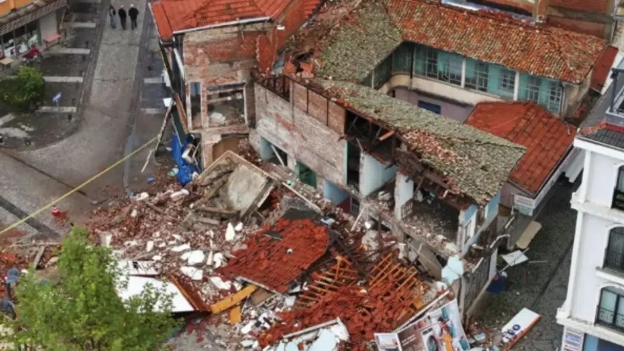 Balıkesir Depreminde Yıkım! Enkaz Görüntüleri Ortaya Çıktı