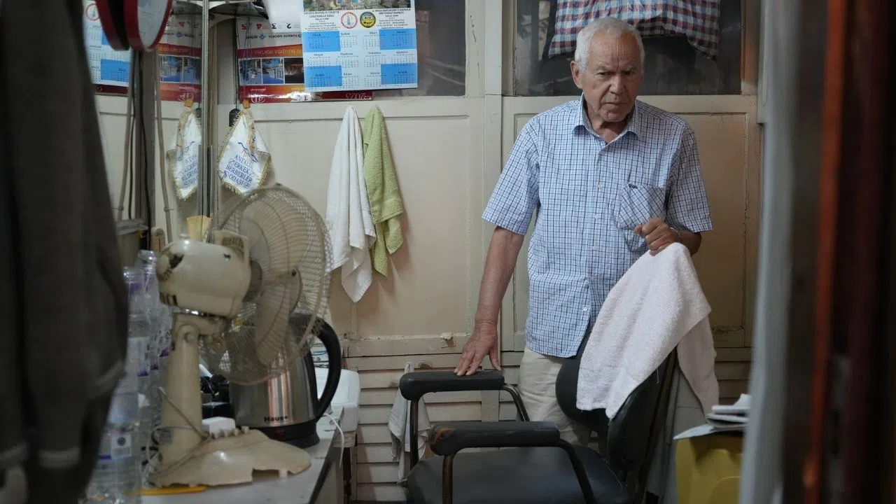 Bir Ayna, Bir Makas, Bir Ömür: 45 Yıllık Meslek Aşkı