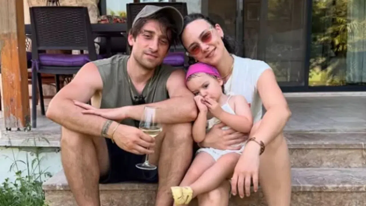 Bora Akkaş ve Oben Alkan’ın Kızı Yoğun Bakıma Kaldırıldı!