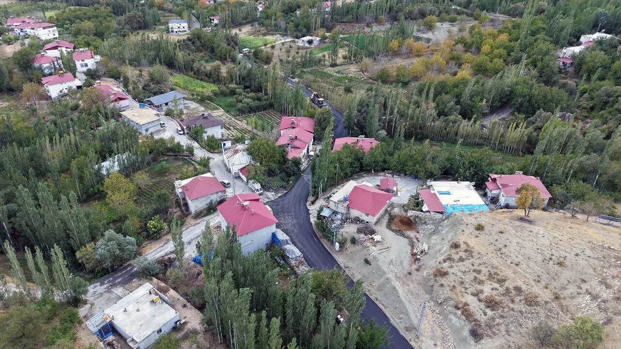 Çağlayancerit’te Büyükşehir’den 65 Milyonluk Yol Atağı