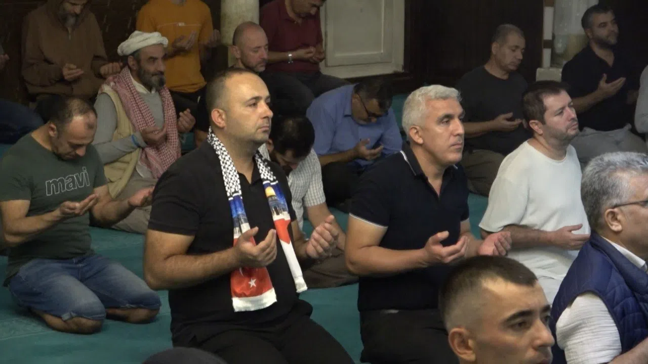 Camide Filistin halkı için toplu dualar gerçekleştirildi
