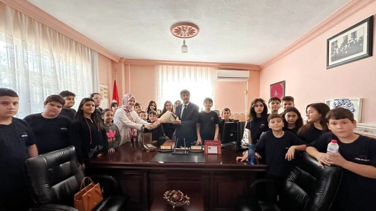 Camiler Haftasında Öğrencilerden Anlamlı Ziyaret