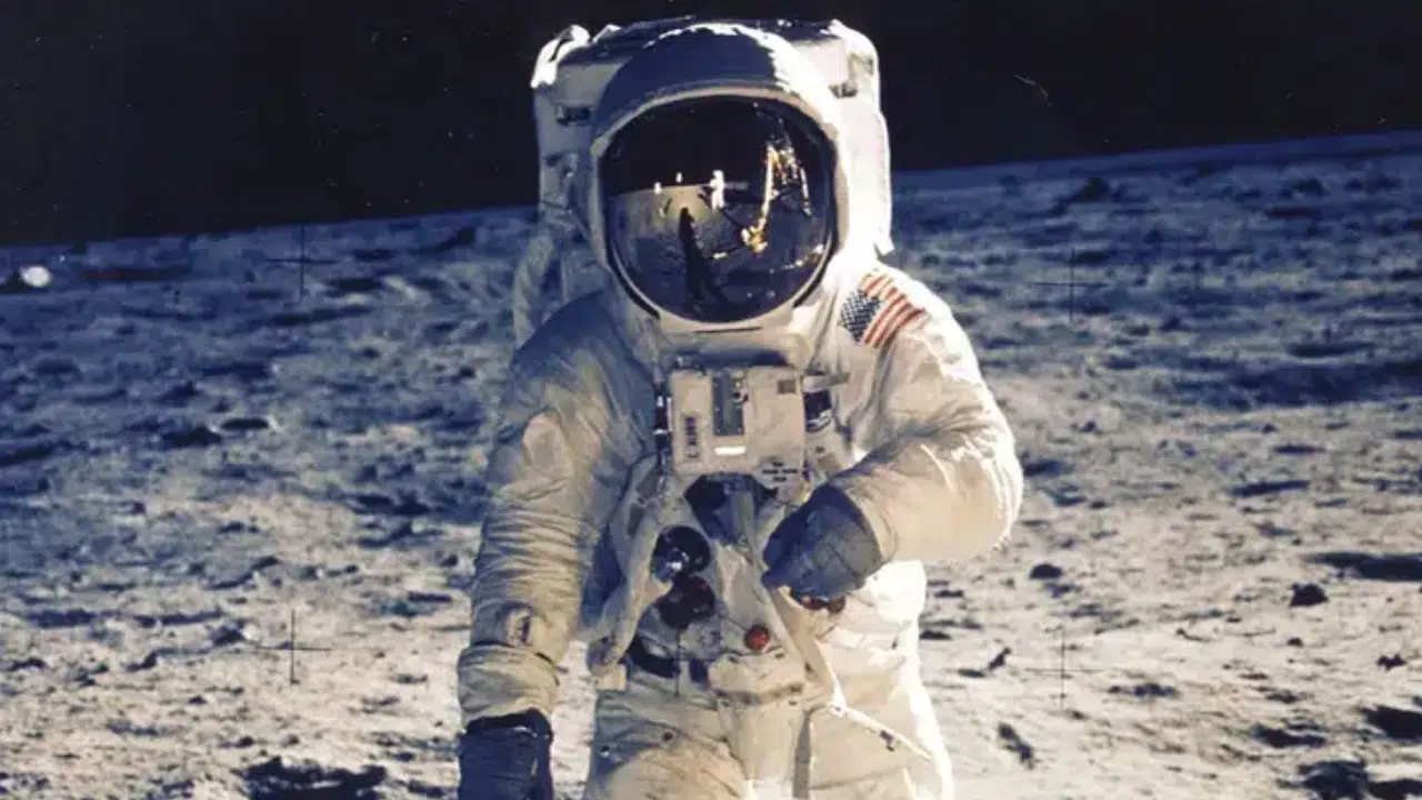 Çin Ay'daki Sırrı Ortaya Çıkardı!