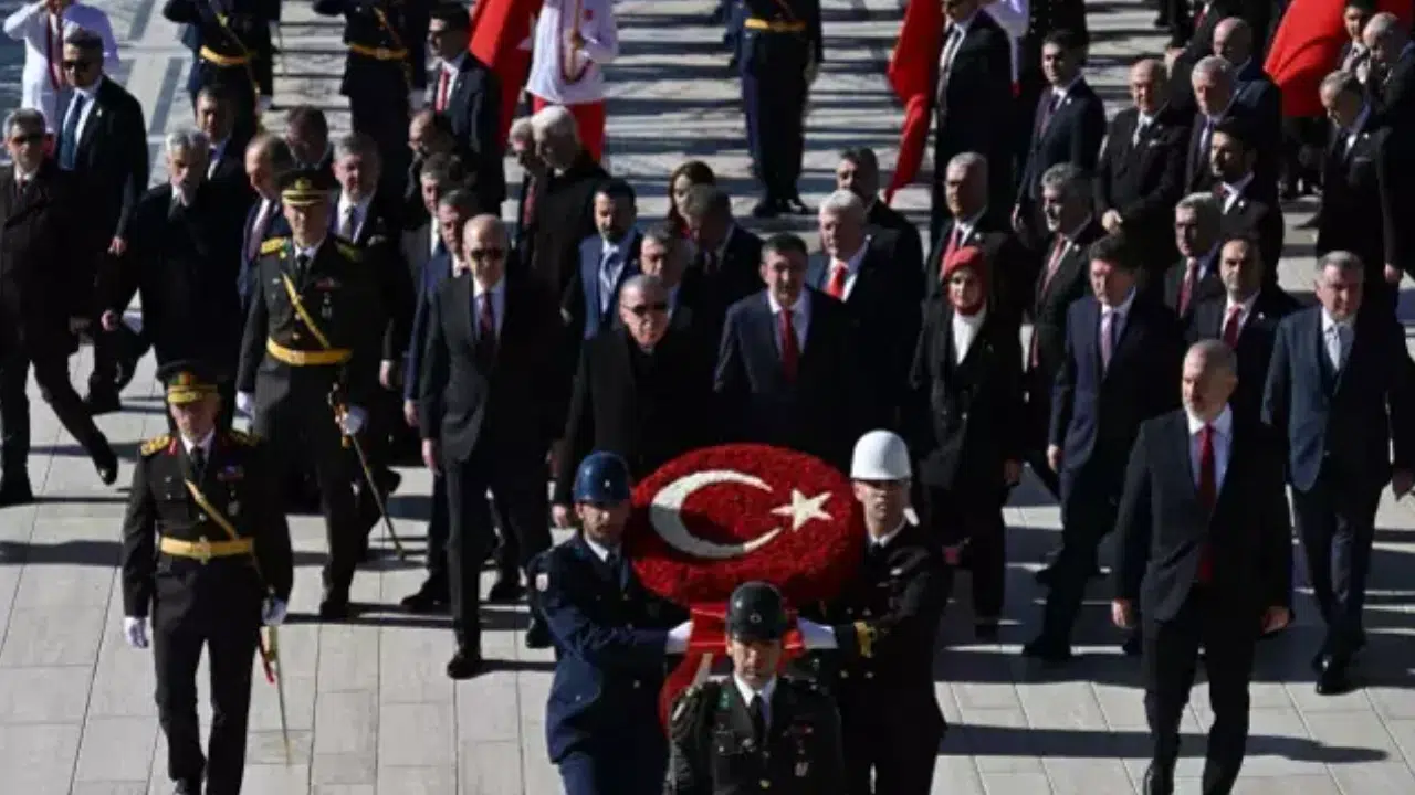 Cumhurbaşkanı Erdoğan Anıtkabir'de! Özel Deftere Duygusal Not