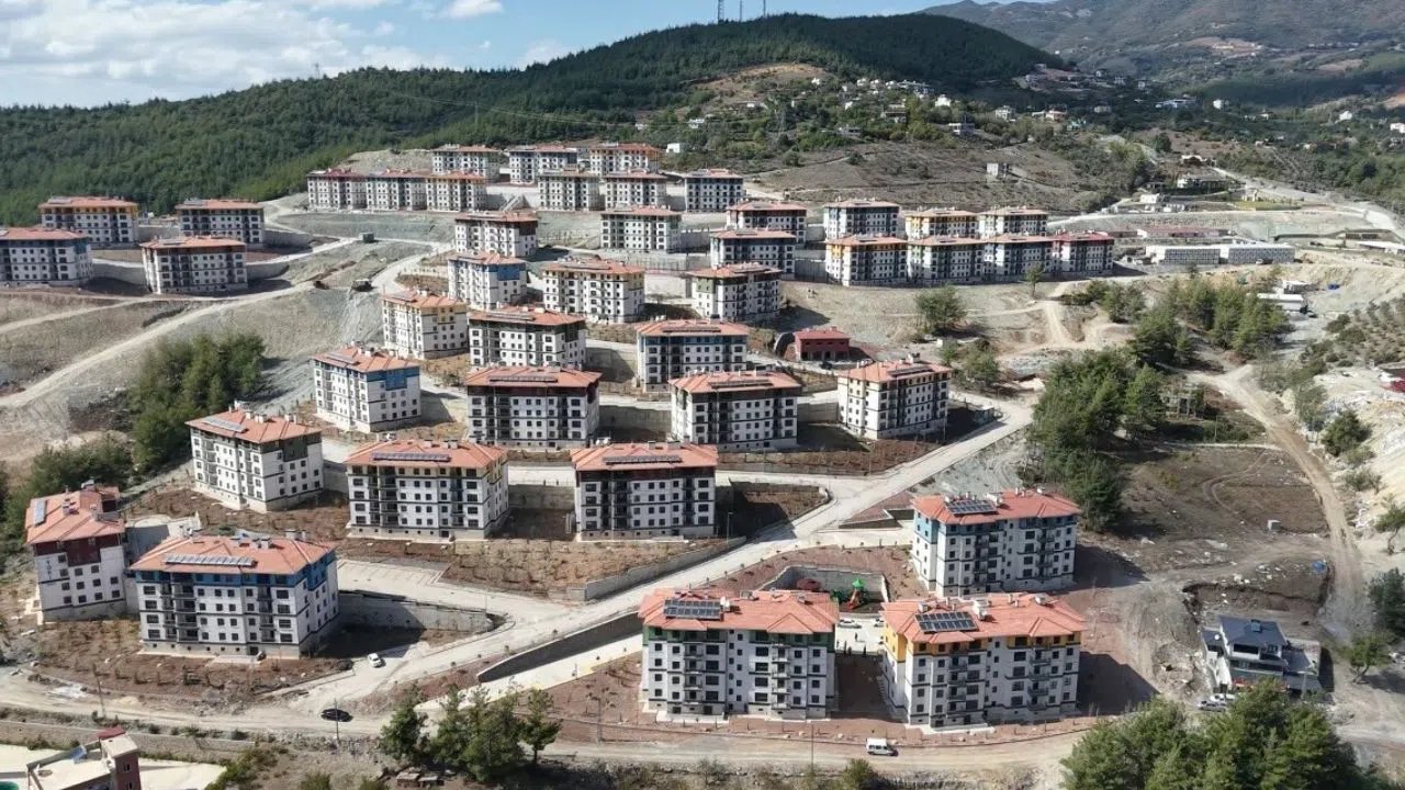 Deprem Konutlarında Çalışmalar Tamamlanmak Üzere