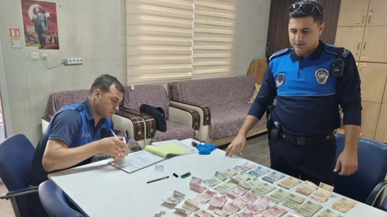 Dilencilik Yapan Kadın, Yarım Saatte Bin Lira Topladı