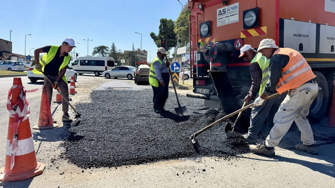 Dulkadiroğlu’nda Altyapısı Tamamlanan Yollarda Asfalt Onarımı Devam Ediyor