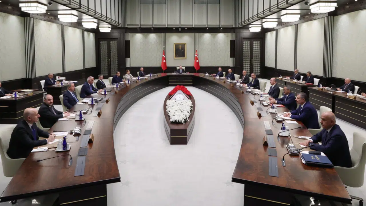 Eğitim Süresi Düşüyor Mu? Kabinede Kritik Sunum!