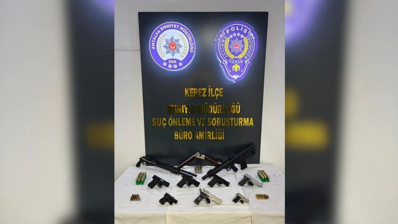 Eş Zamanlı Baskında Silah ve Mühimmat Bulundu