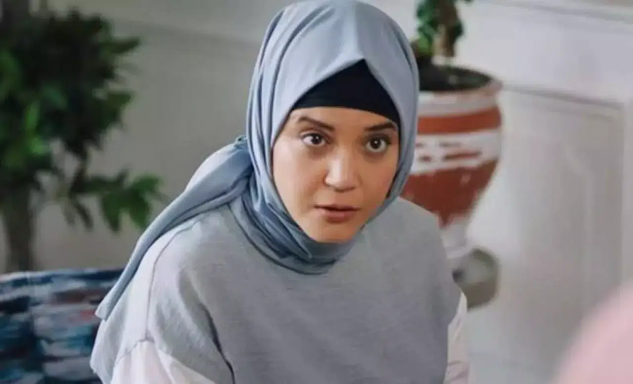 Feyza Civelek Tarzıyla Dikkat Çekti! Sosyal Medyada Binlerce Yorum Aldı