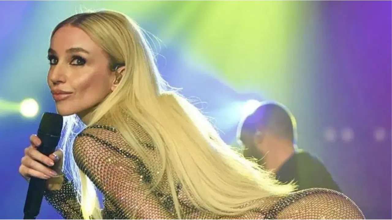 Gülşen'den Seyircisine Sert Tepki: Üzerinde Atatürk Var!