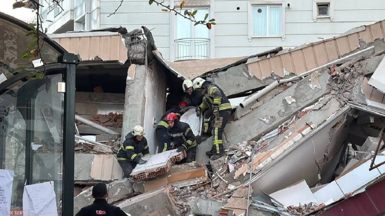 Gebze'de 6 Katlı Bina Çöktü! Enkaz Altında Kalanlar Var