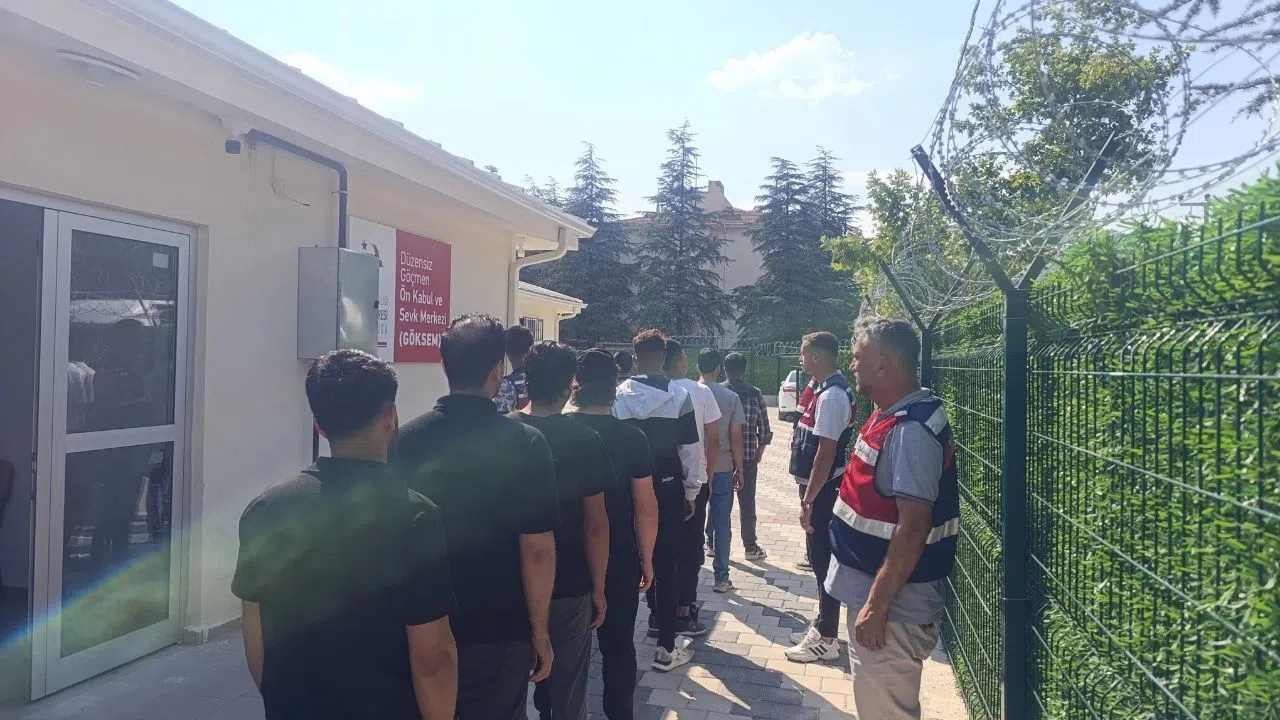 Göçmen Kaçakçılığına Yönelik Operasyonda 81 Kişi Yakalandı