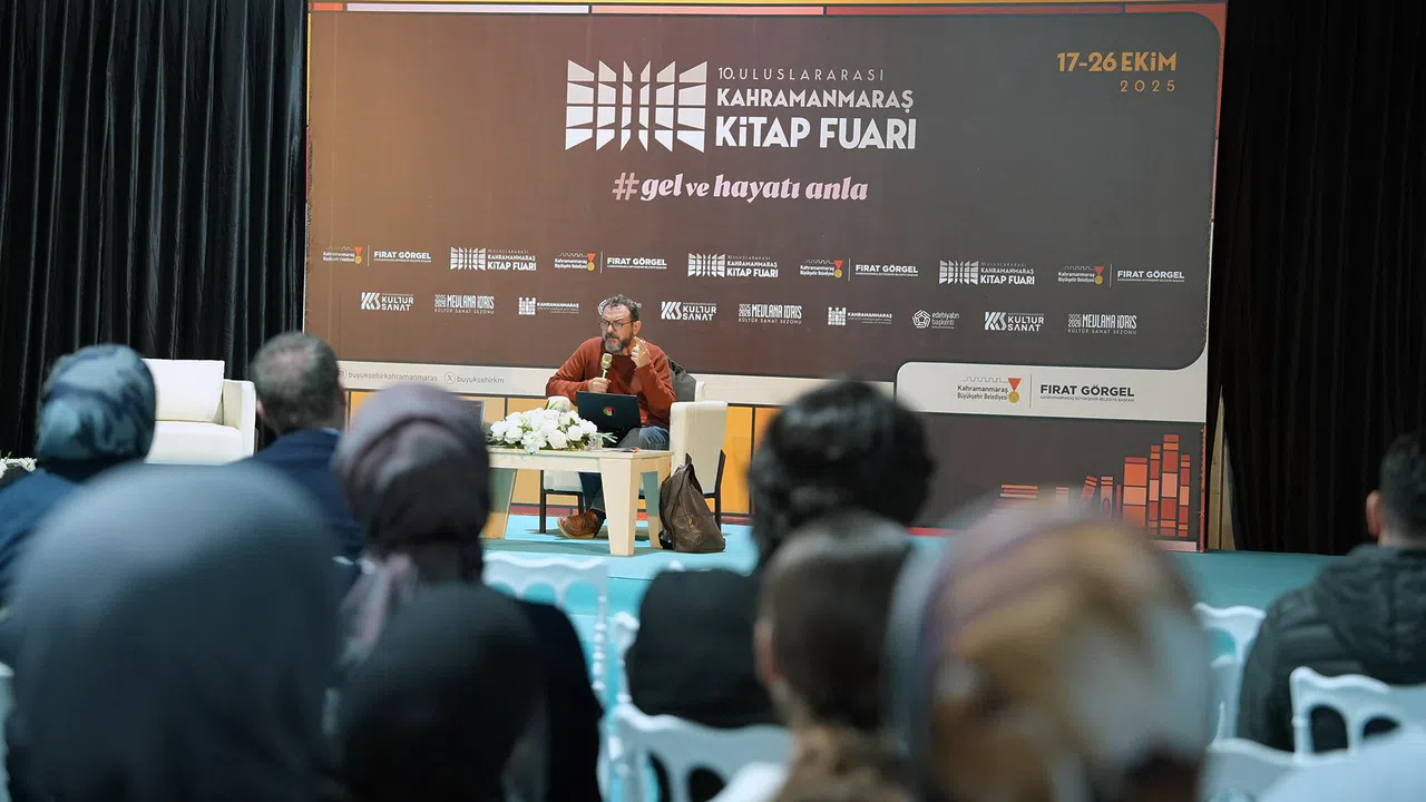 Güray Sürgü, Kahramanmaraş Kitap Fuarı’nda Okurlarıyla Buluştu