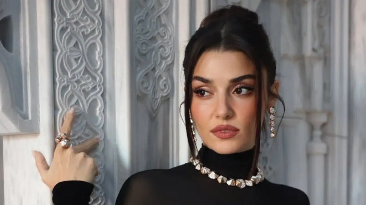 Hande Erçel’in Siyah Zarafetiyle Sosyal Medya Büyülendi