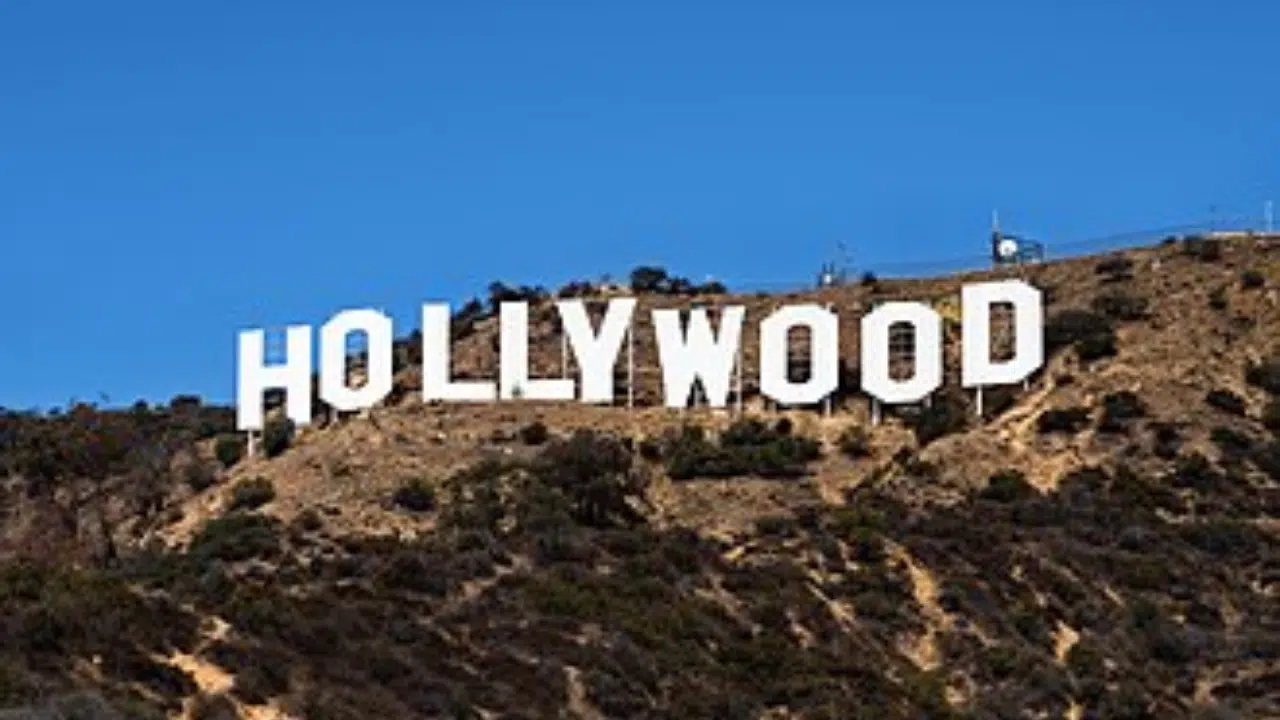 Hollywood Yıldızı Halkın Arasına Karıştı