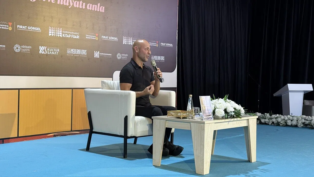 Kahraman Tazeoğlu, Kahramanmaraş Kitap Fuarı’nda Okurlarıyla Buluştu