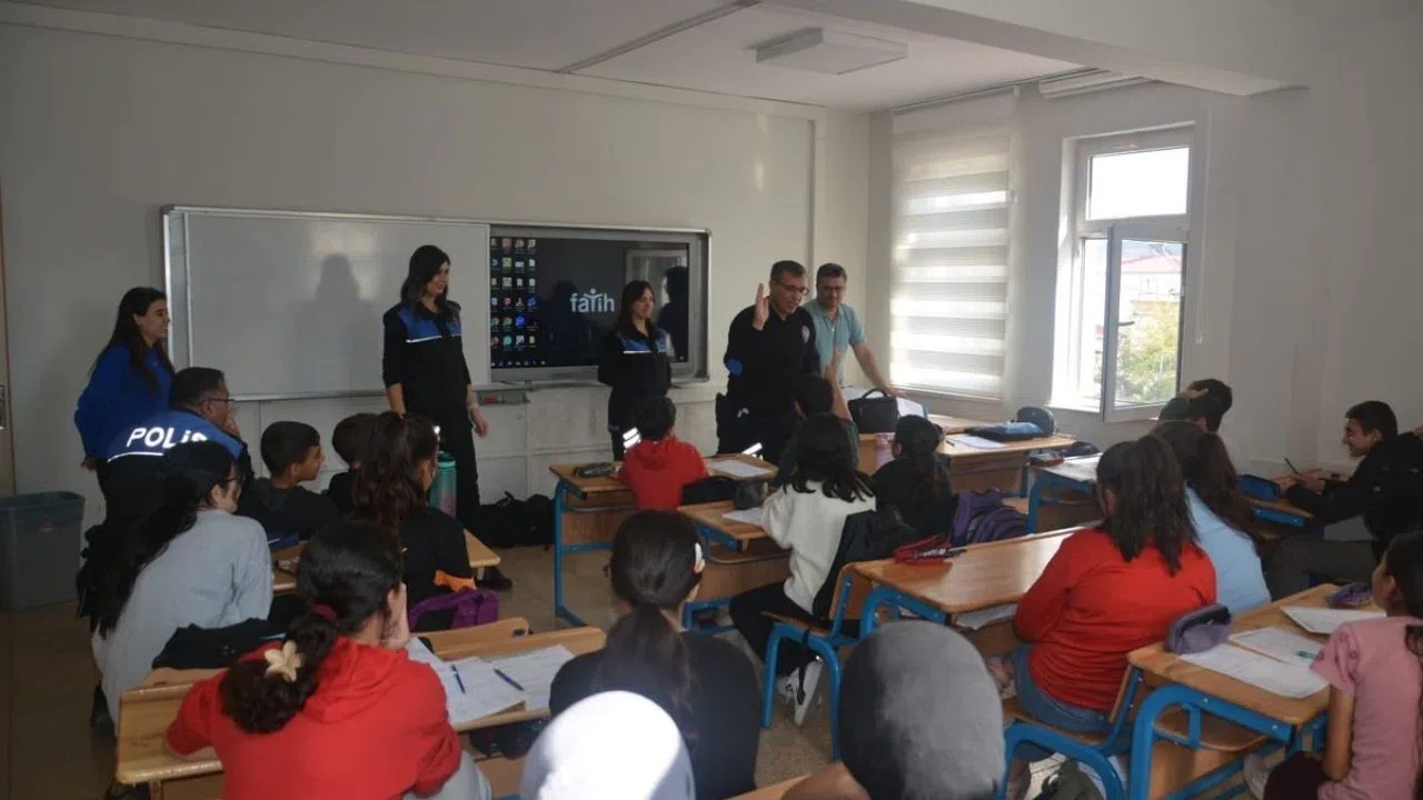 Kahramanmaraş Emniyeti'nden Öğrencilere İngilizce Kursu