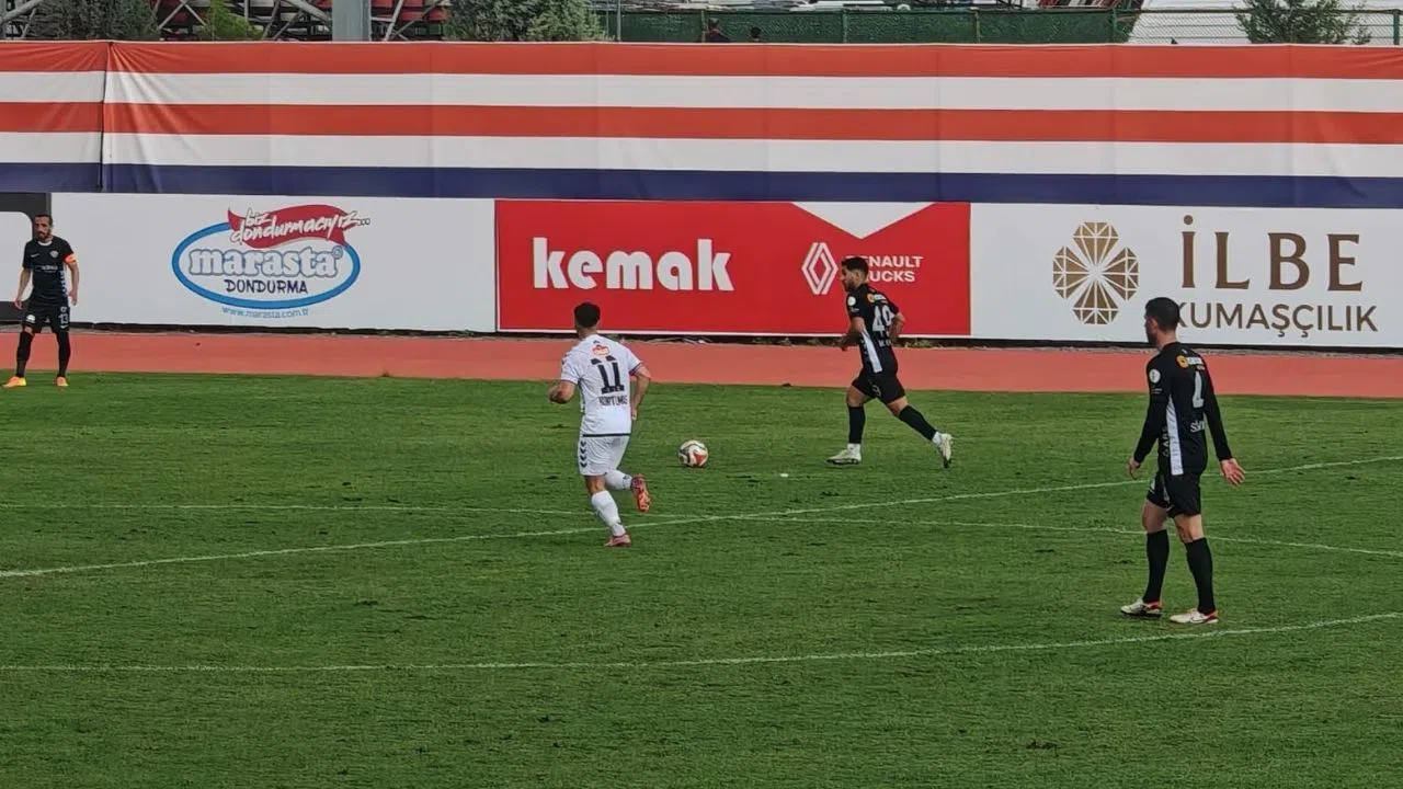 Gergin maçta ilk yarı sona erdi