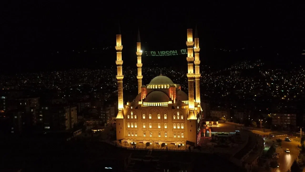 Kahramanmaraş’ın En Büyük Camisi: Abdülhamid Han Cami