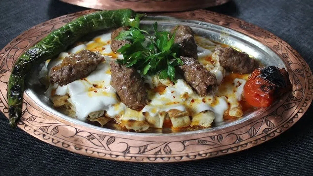 Kahramanmaraş’ın Geleneksel Tadı: Yoğurtlu Kebap