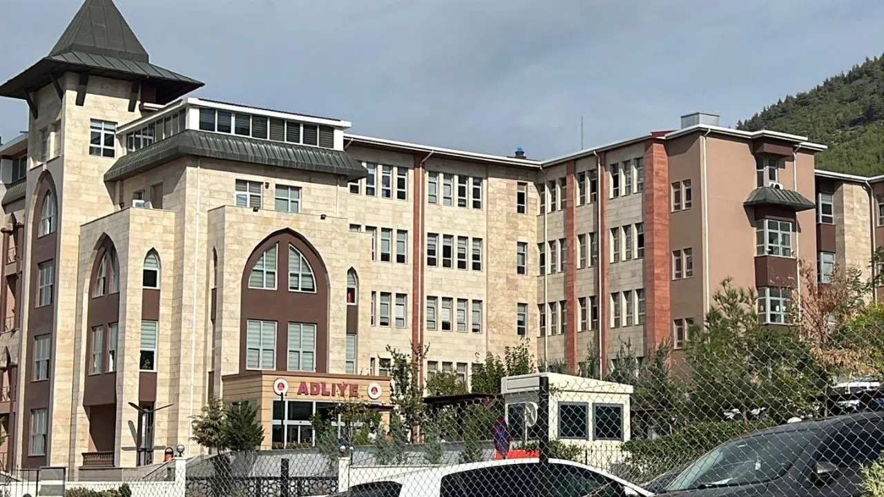 Kahramanmaraş’ta 35 Kişinin Hayatını Kaybettiği Ezgi Apartmanı Davası Sürüyor