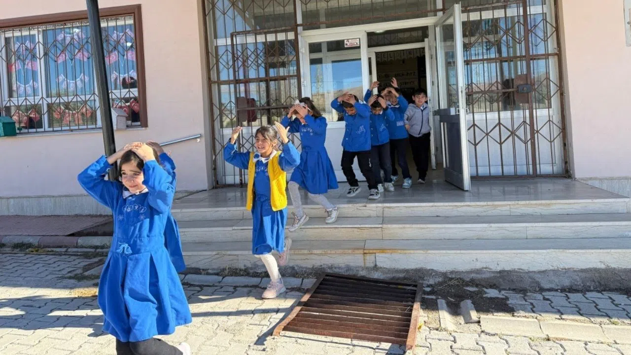 Kahramanmaraş’ta Afet Bilinci İçin Tüm Okullarda Tatbikat Düzenlendi