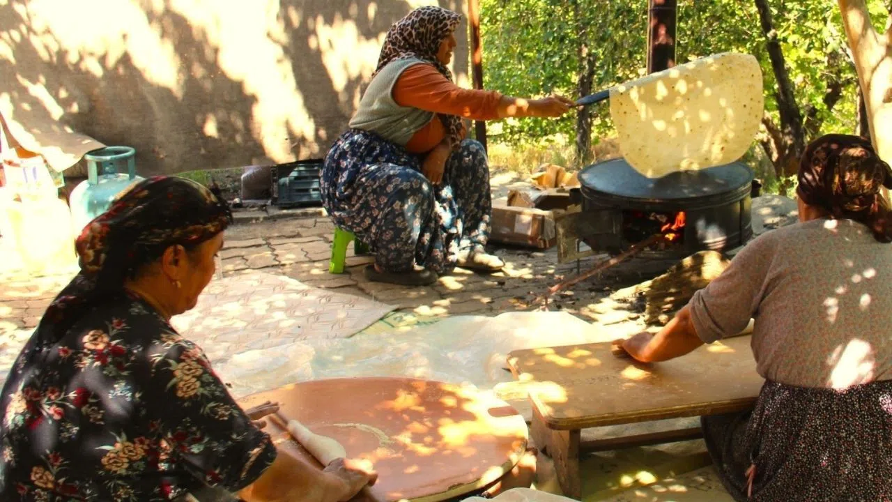 Kahramanmaraş’ta Kadınların Kış Hazırlığı Ekmekle Başladı