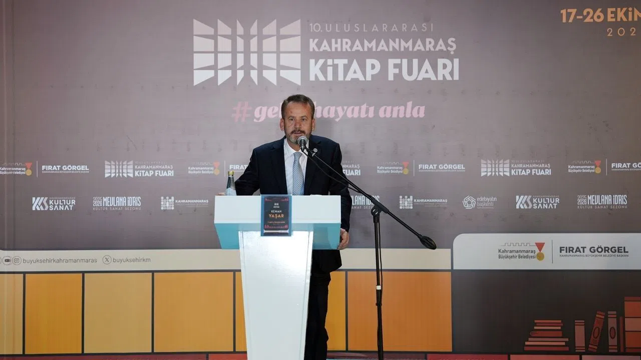 Kitap Fuarında Yazar Kenan Yaşar Severleriyle Buluştu