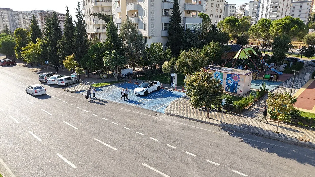 Kahramanmaraş’ta Yeni Araç Şarj İstasyonu Hizmete Girdi