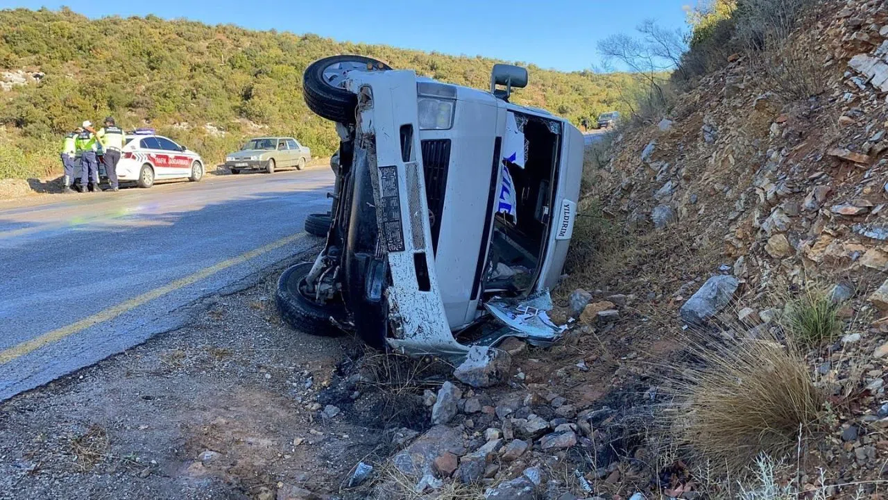 Kaygan Yolda Kaza: 6 Kişi Yaralandı