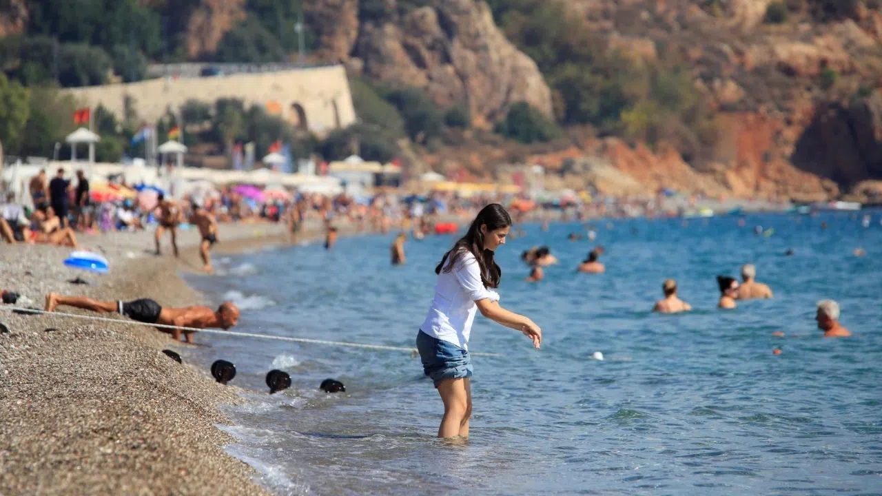 Kış Başlarken Sahillerde Yaz Manzarası