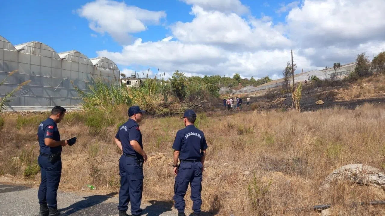 Kısa Sürede Büyüyen Alevler Yerleşim Yerlerine Ulaşmadan Söndürüldü